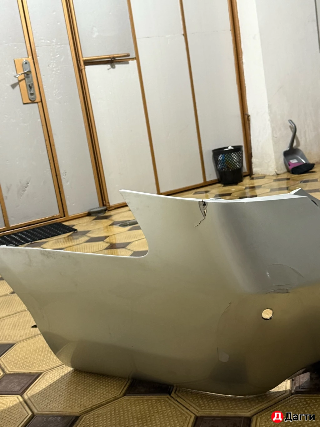 Задний бампер Toyota v40