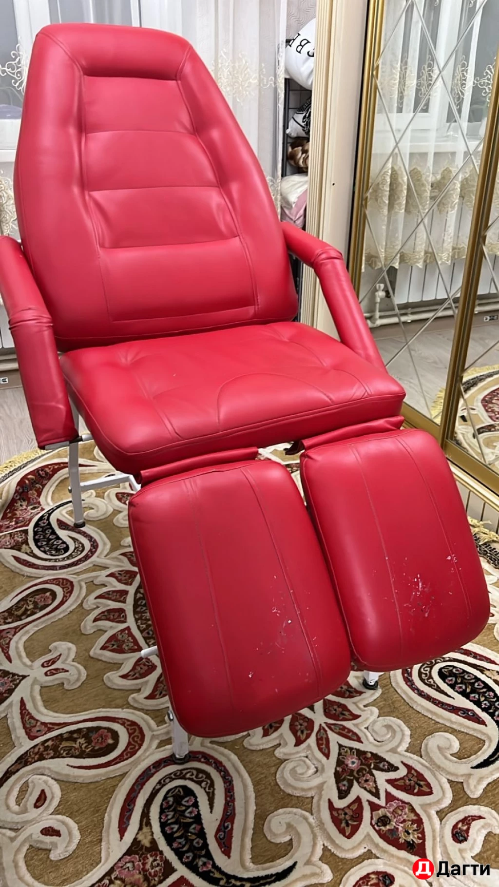 Кушетка косметологичкая .