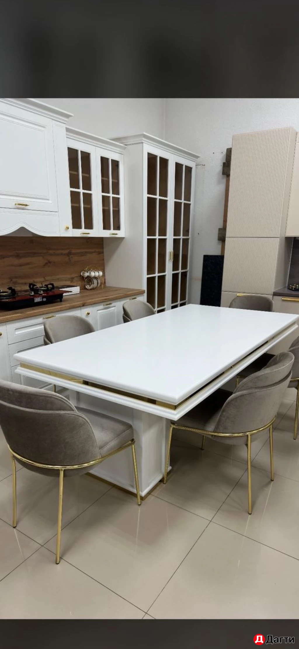 Столы и стулья