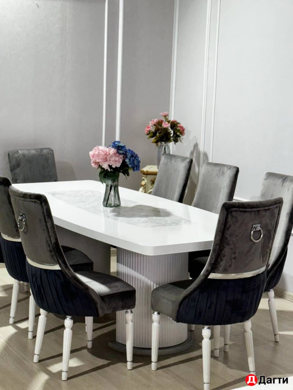 Столы и стулья