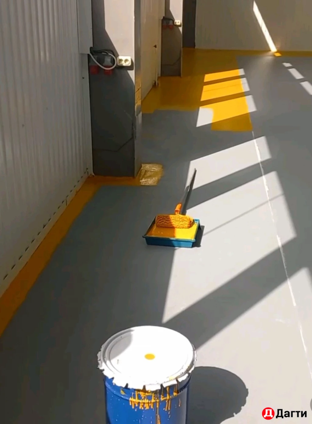 Краска для бетонного пола.