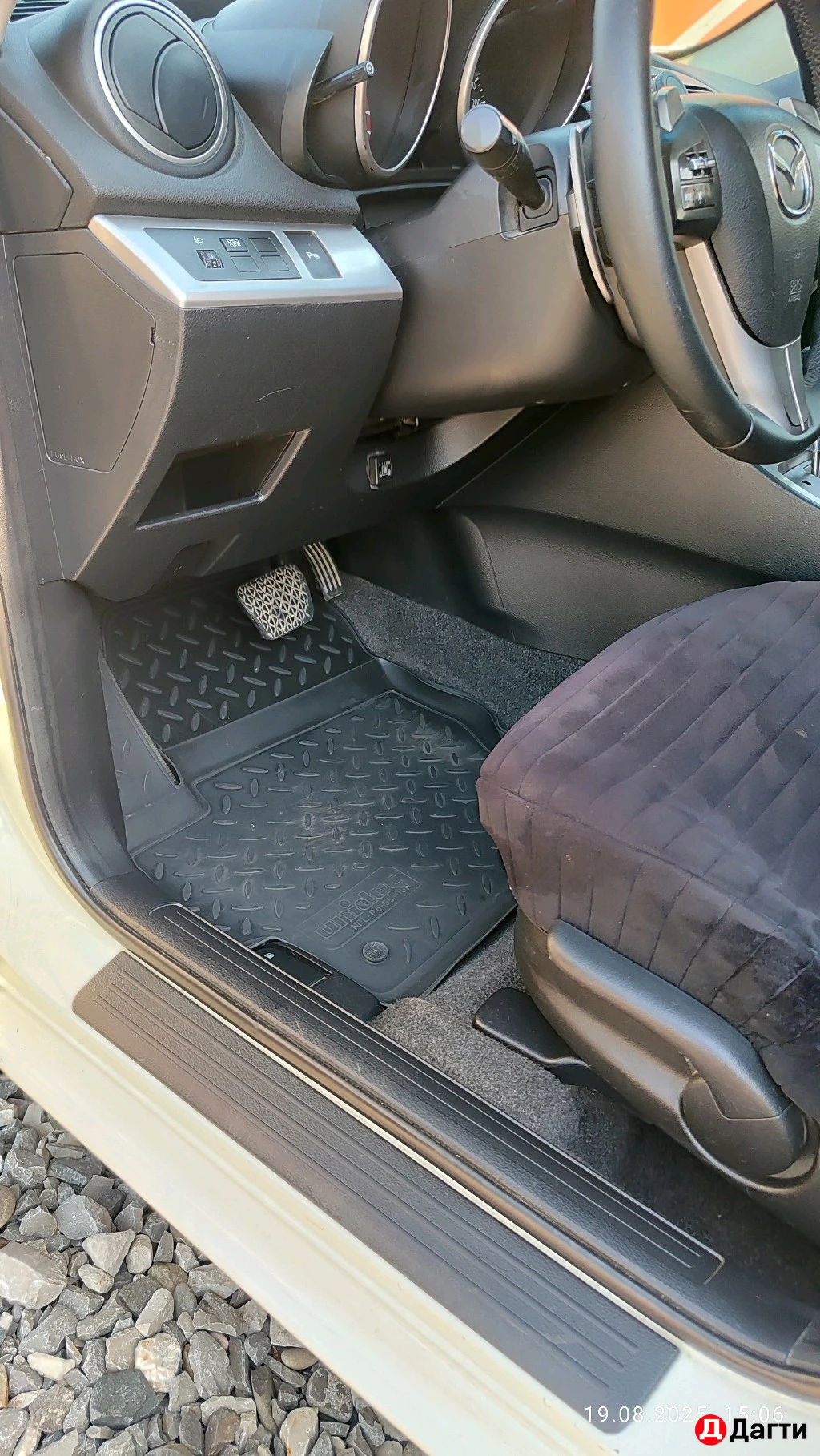 Mazda 3, 2011 года