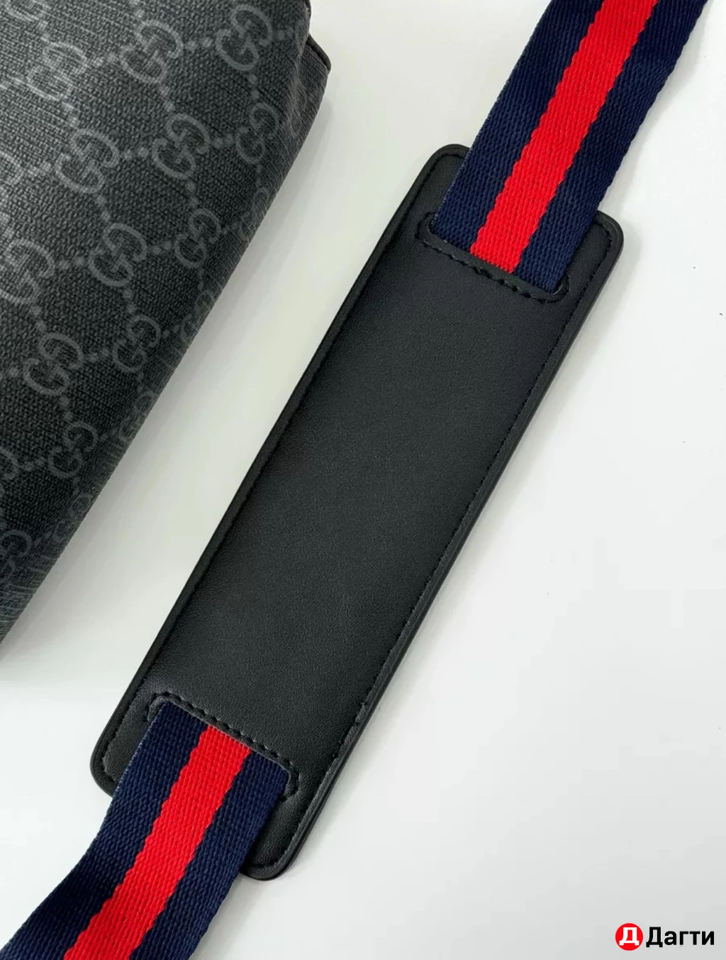 Легендарная барсетка Gucci через плечо