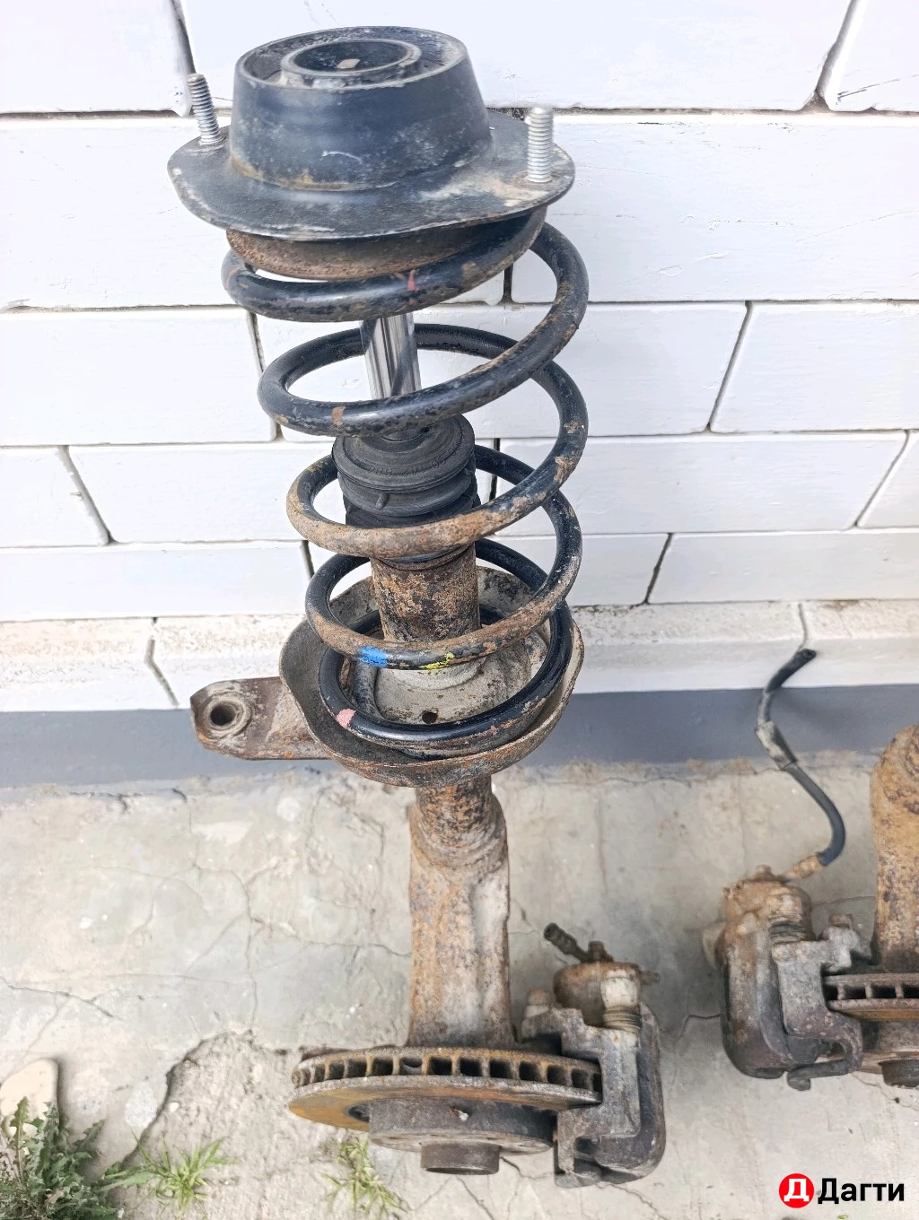 Стойки передние Daewoo Nexsia в сборе