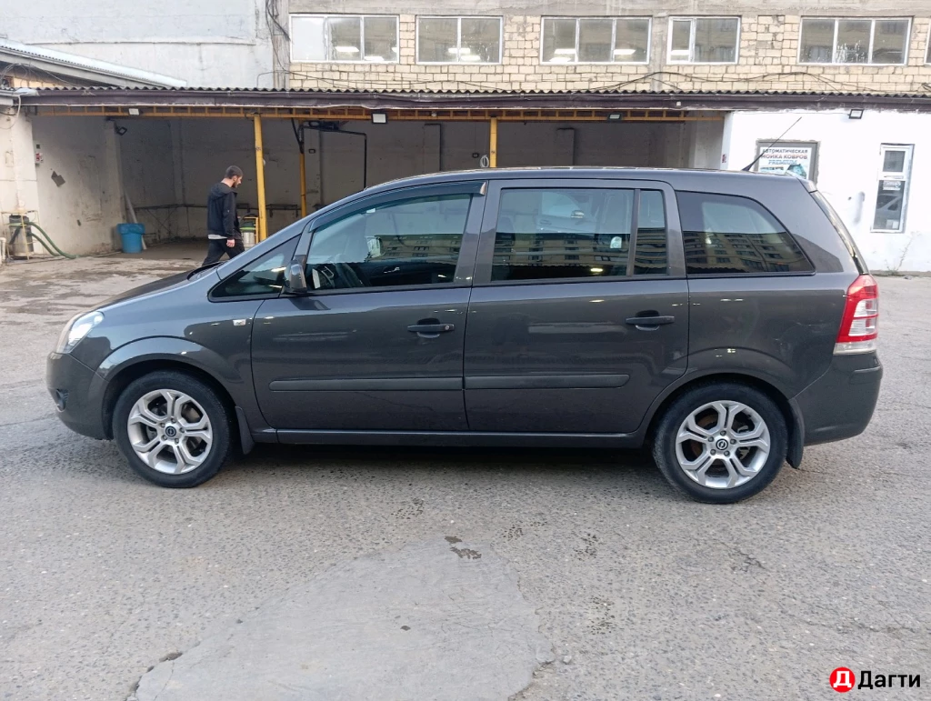 Opel Zafira, 2011 года