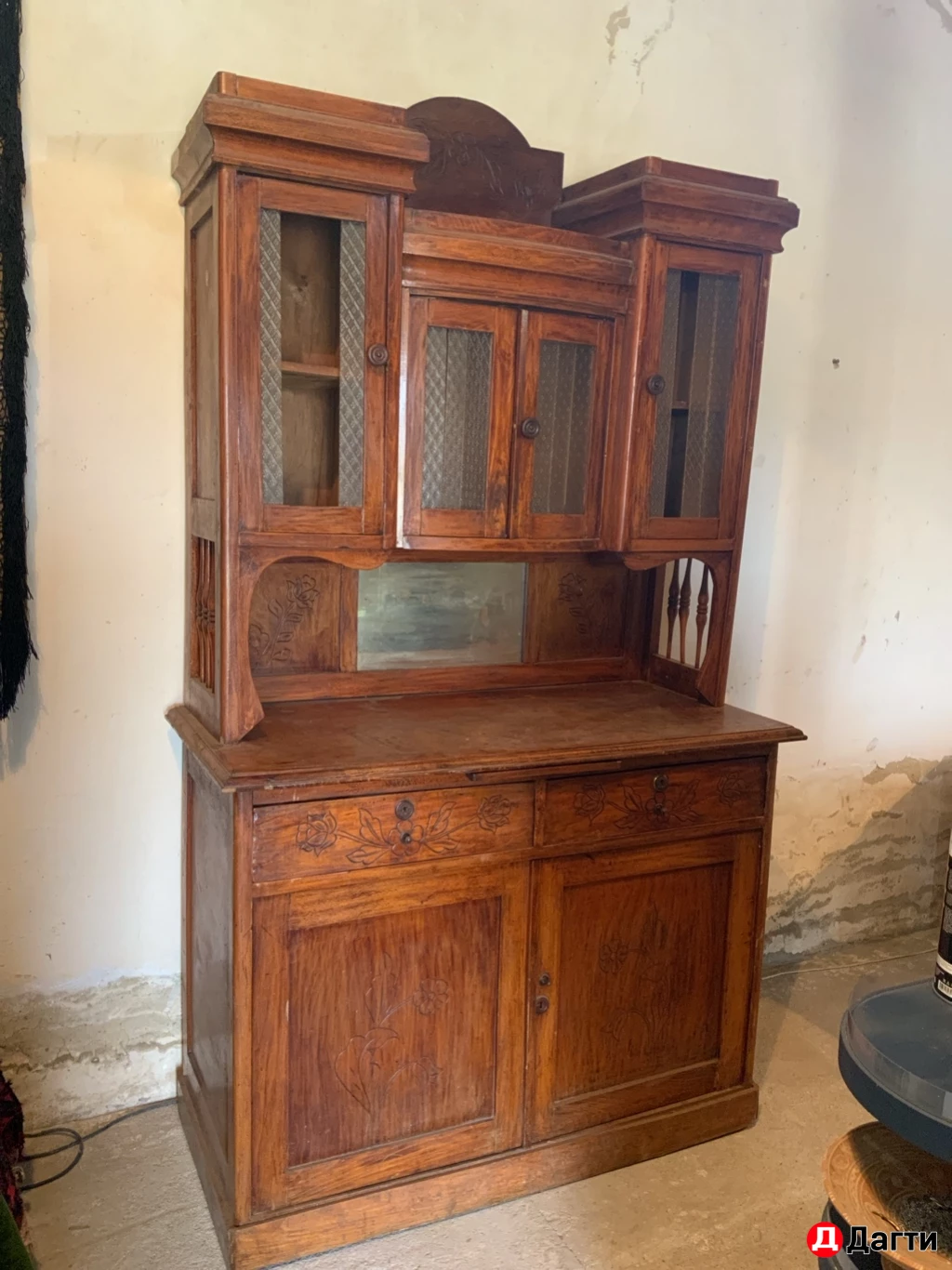 Шкаф старинный
