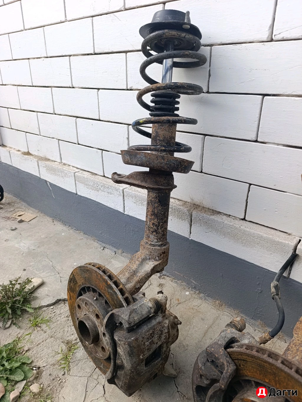 Стойки передние Daewoo Nexsia в сборе