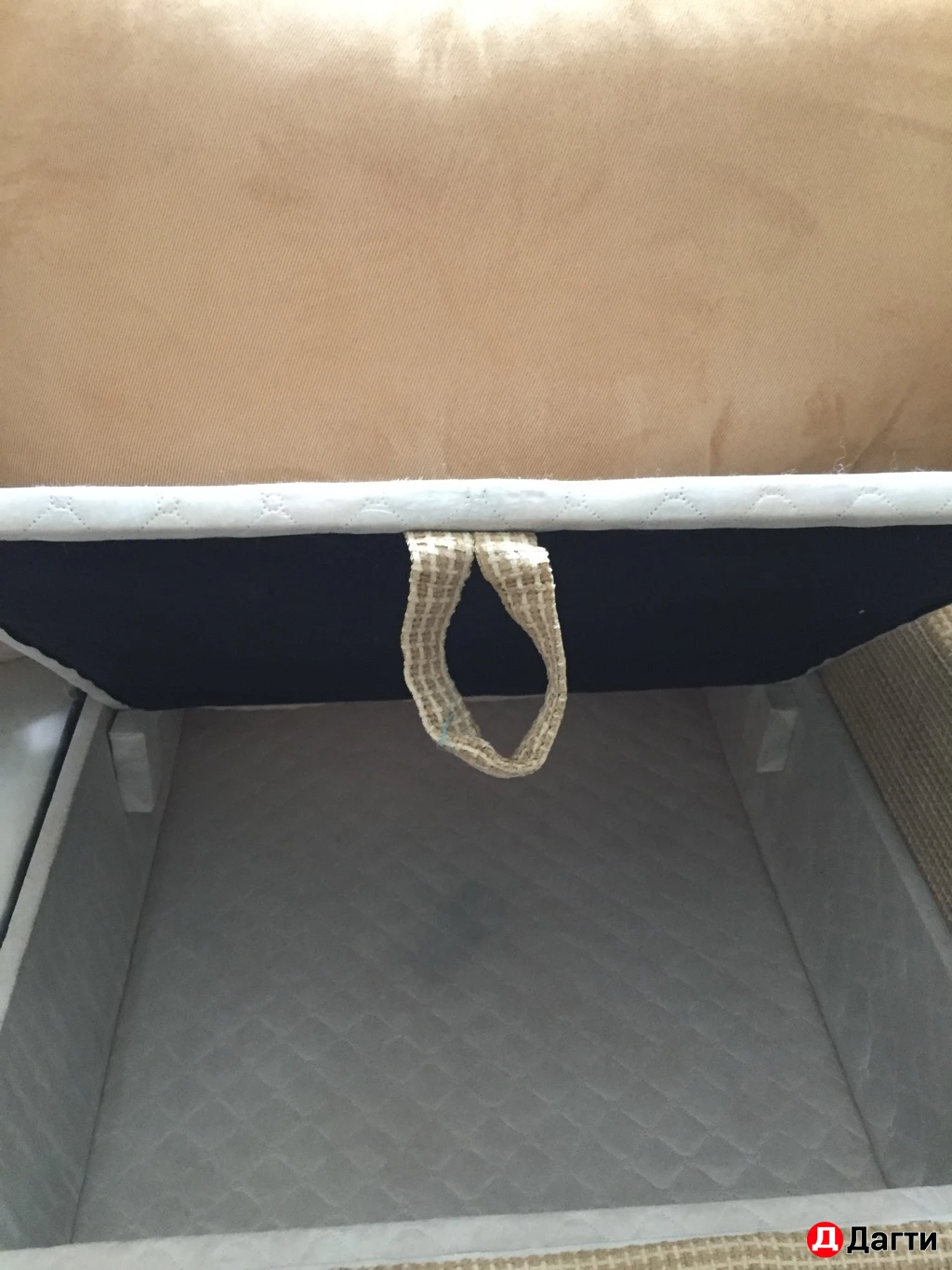 Диван, холл