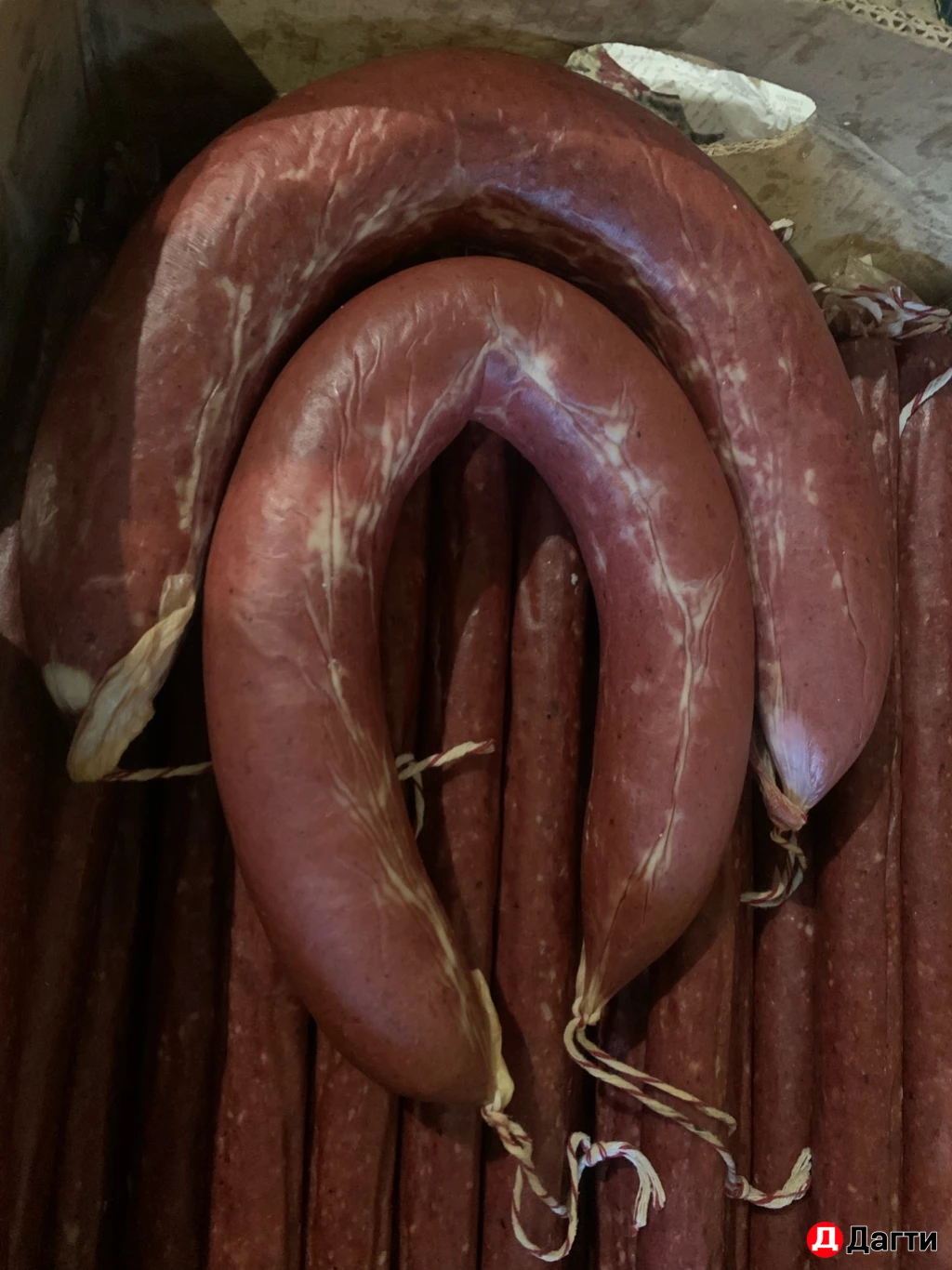 Сушеное мясо и колбаса из Ботлиха, полукопченная колбаса