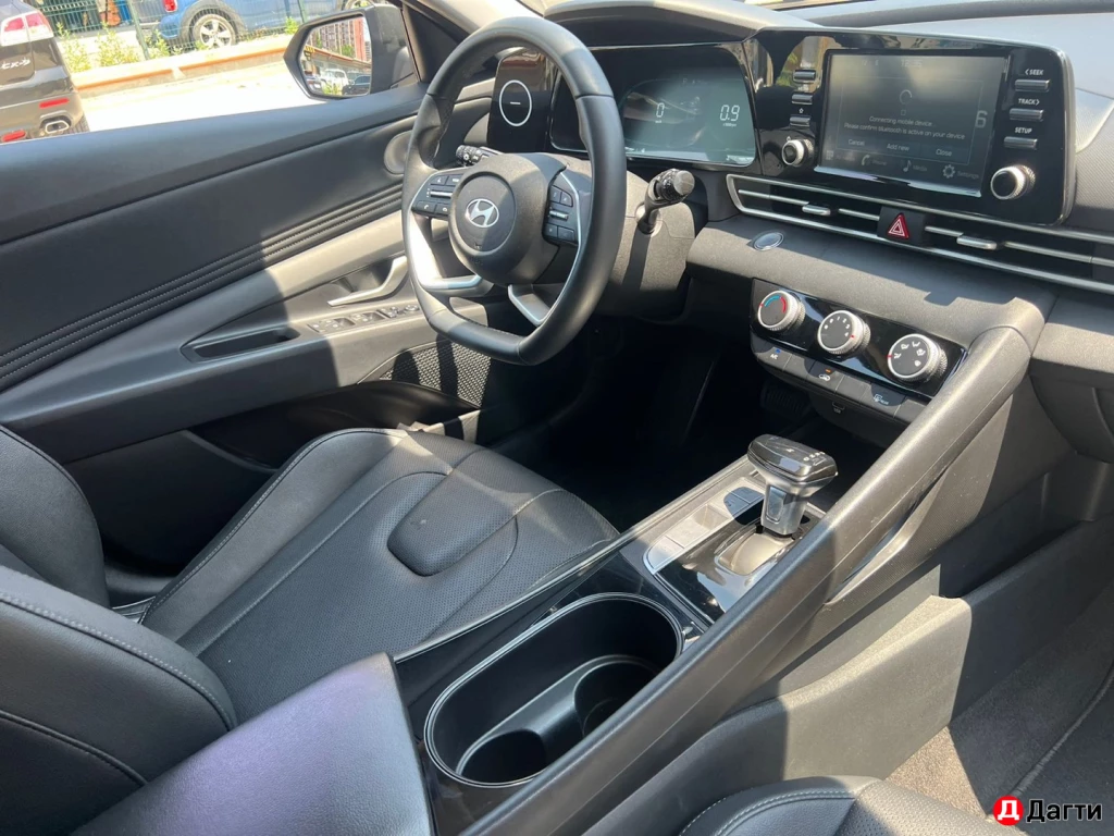 Hyundai Elantra, 2023 года