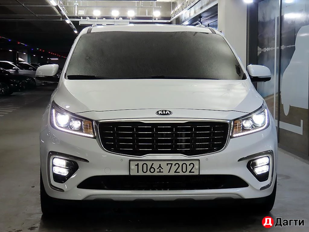 Kia Carnival, 20 года