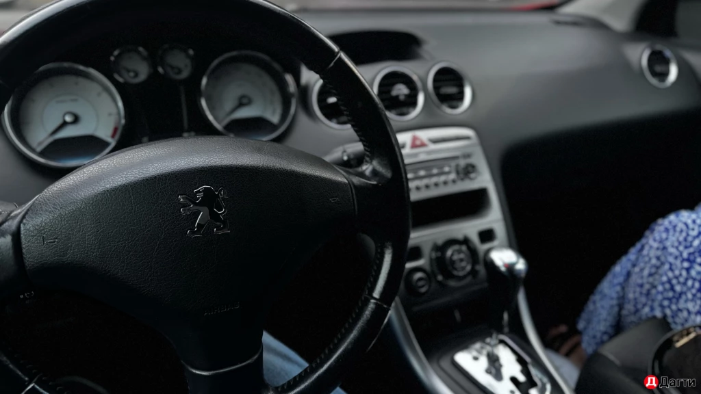 Peugeot 308, 2009 года