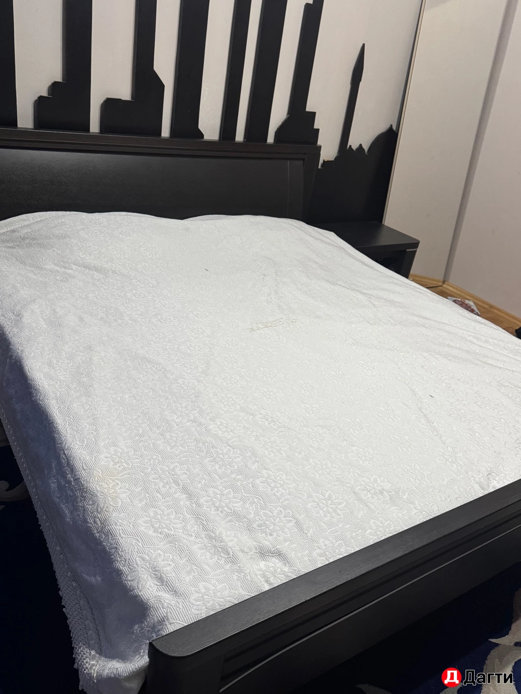 Двух спальная кровать