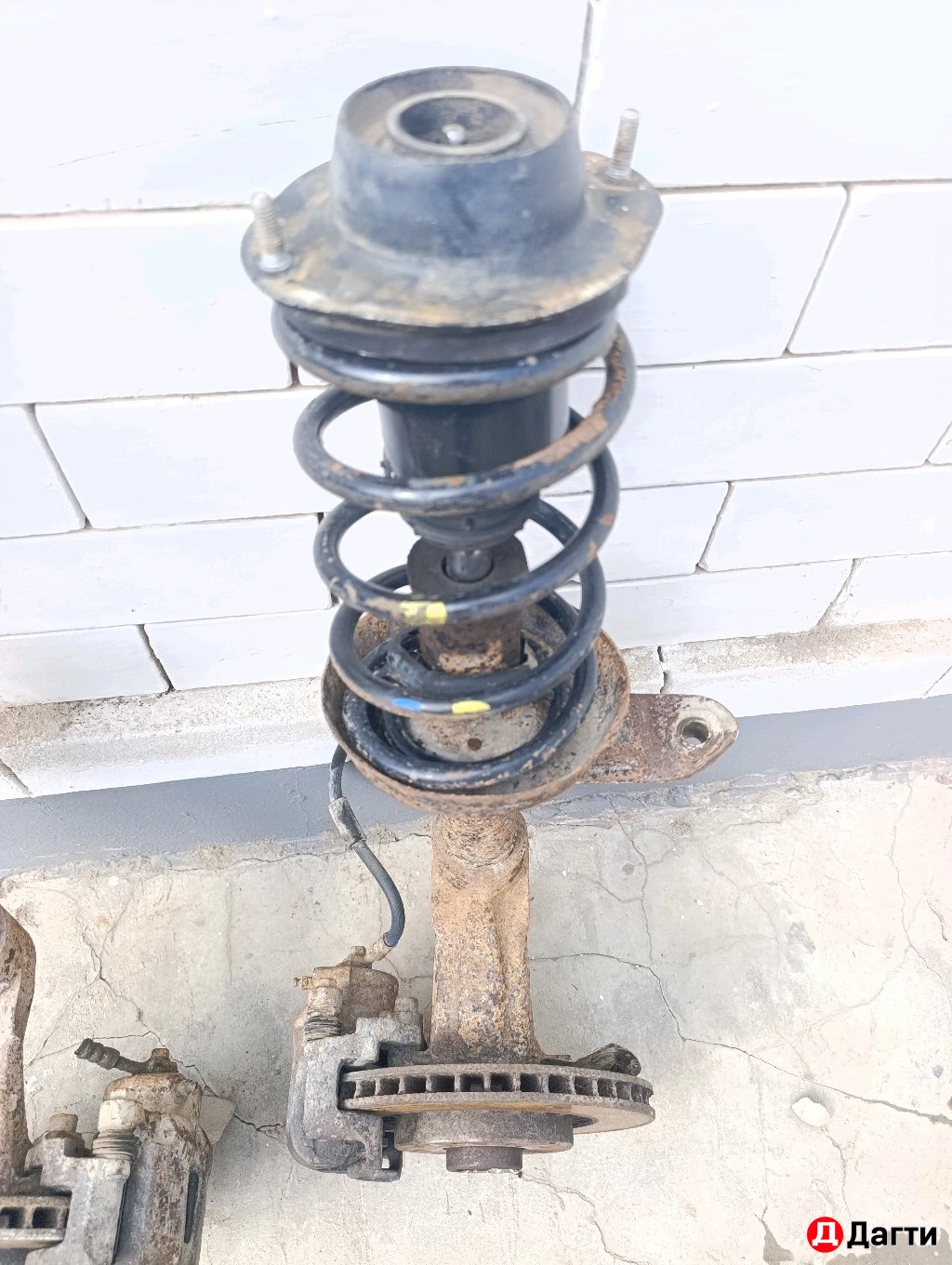 Стойки передние Daewoo Nexsia в сборе