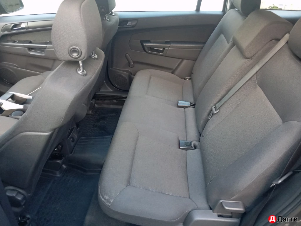 Opel Zafira, 2011 года