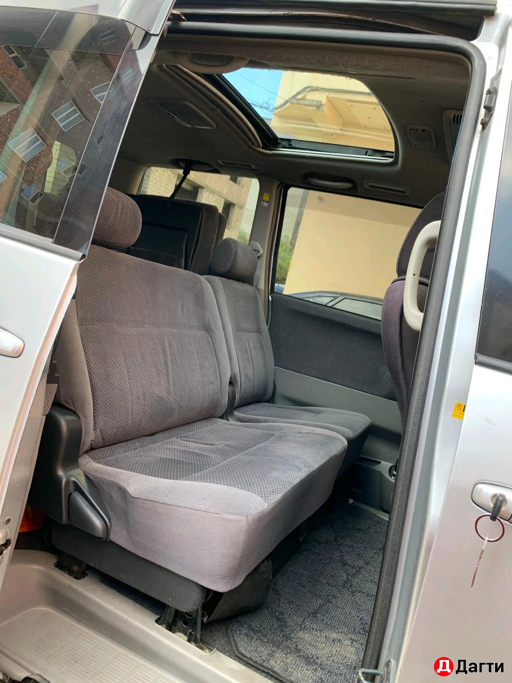 Toyota Voxy, 2002 года