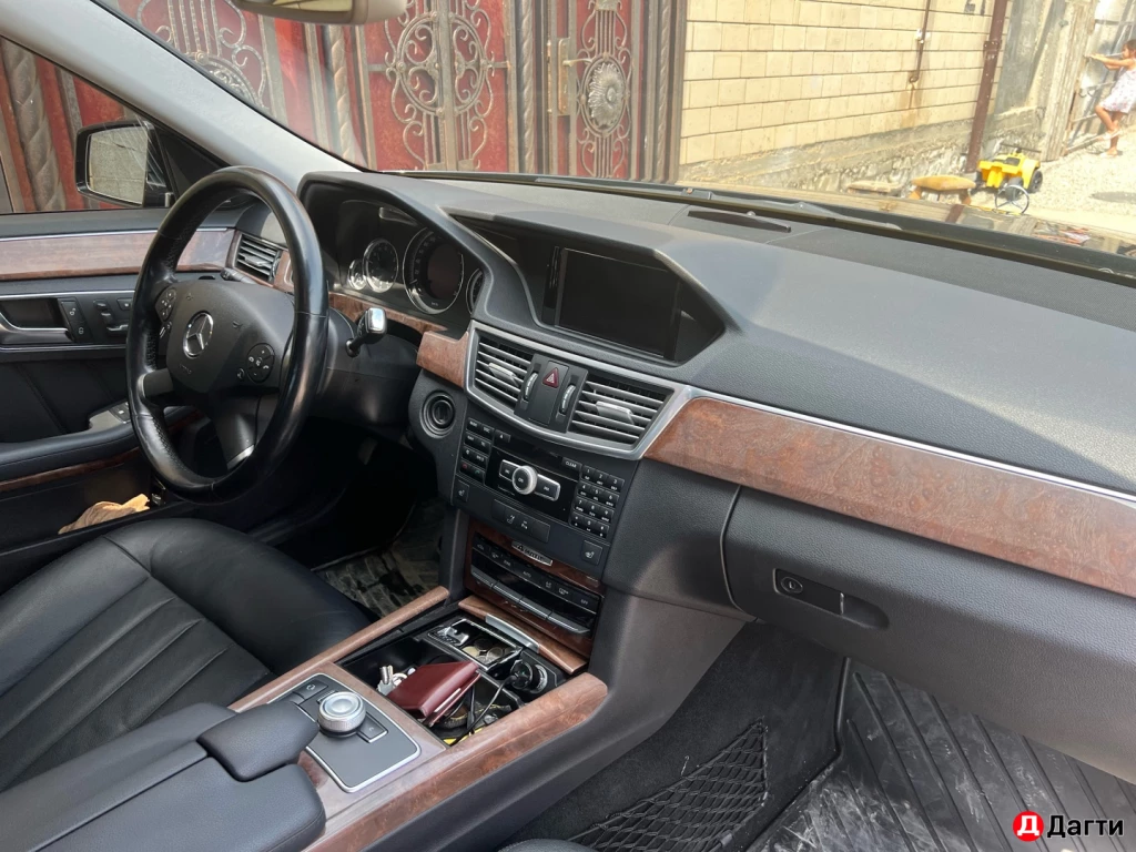 Mercedes-Benz E-Класс, 2011 года