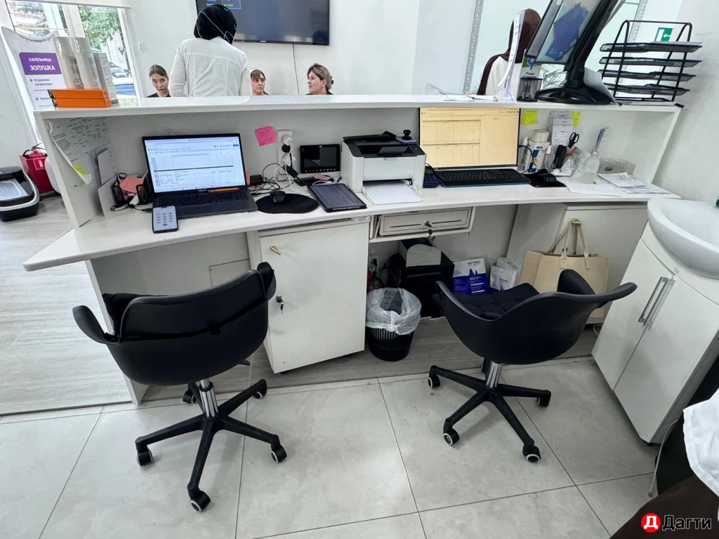 Ресепшн белый б/у