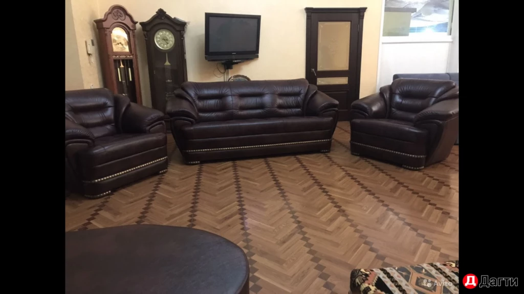 Кожаные диваны