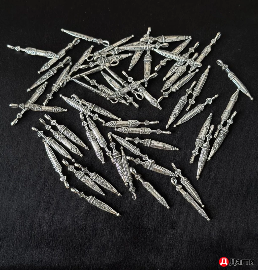 Серебряный кулон кинжал