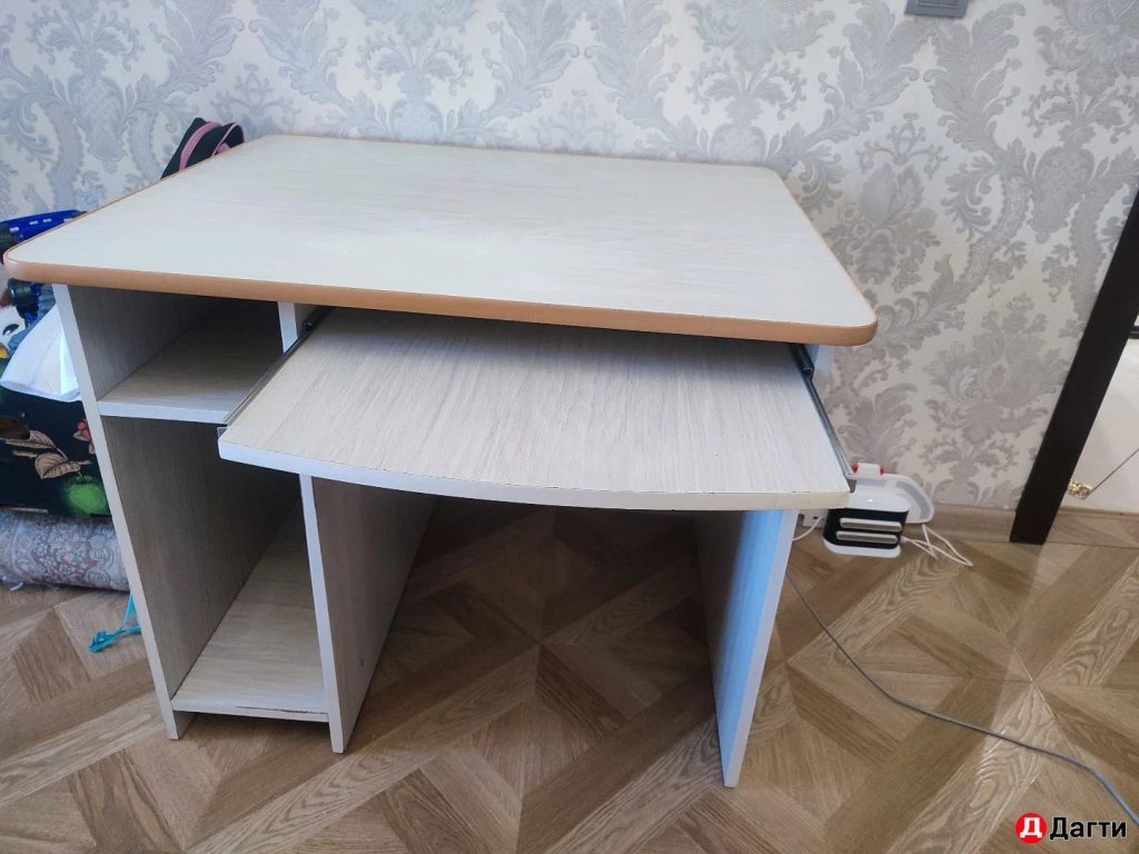 Письменный стол