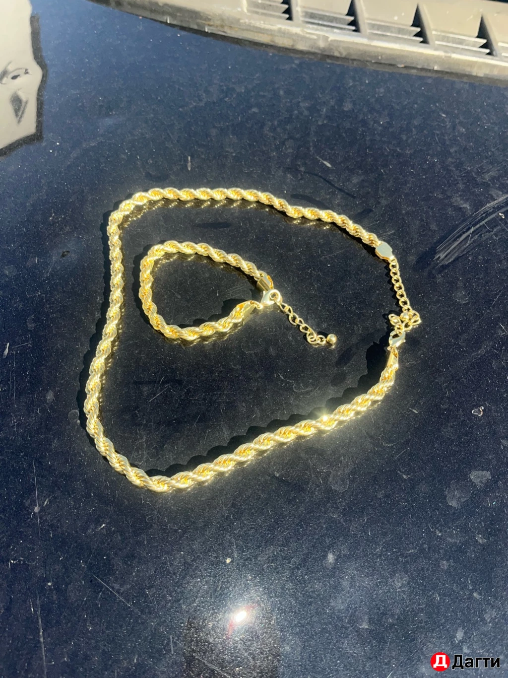 Золотистое ожерелье и браслет