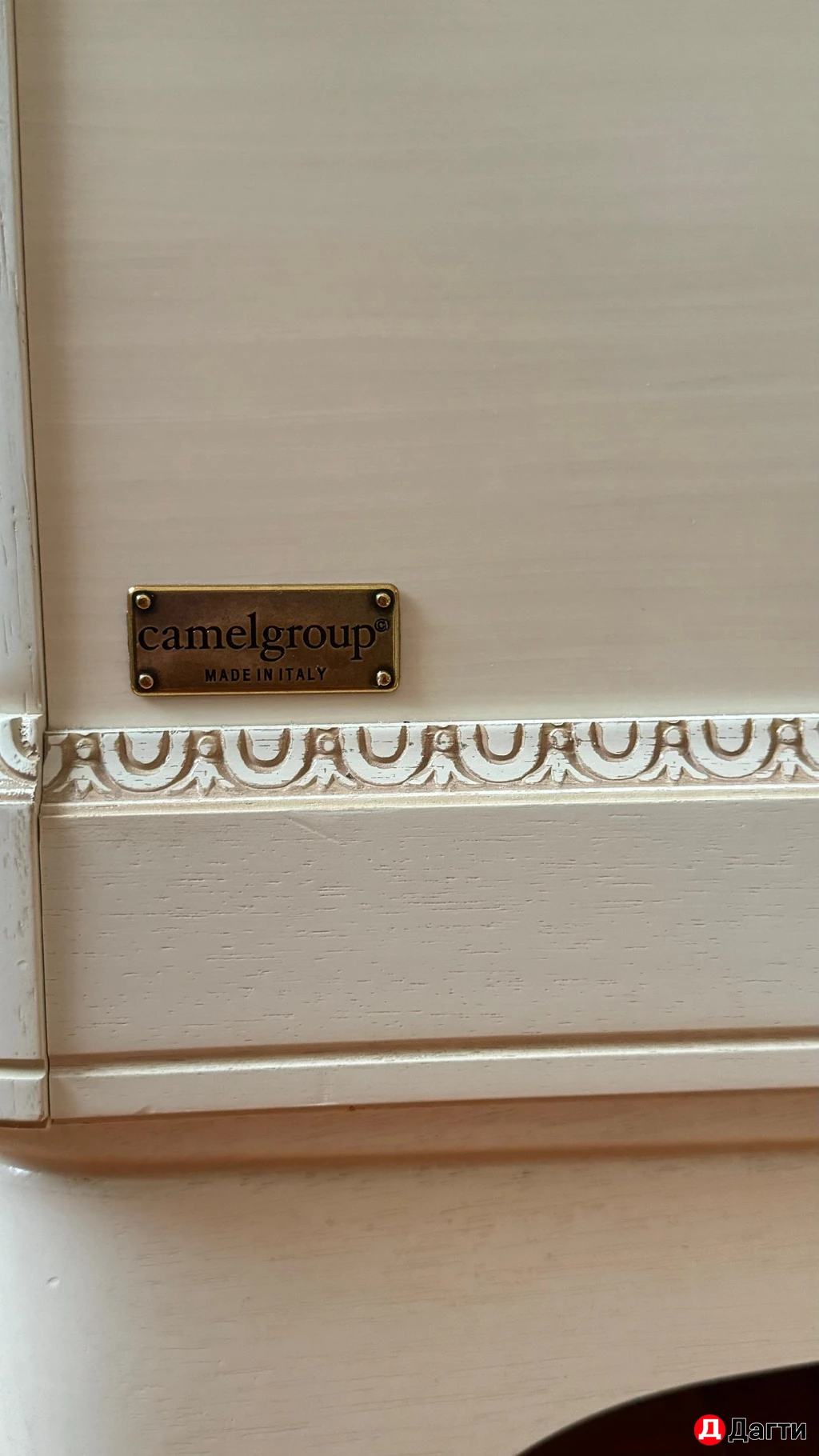 Двуспальная кровать с прикроватными тумбами