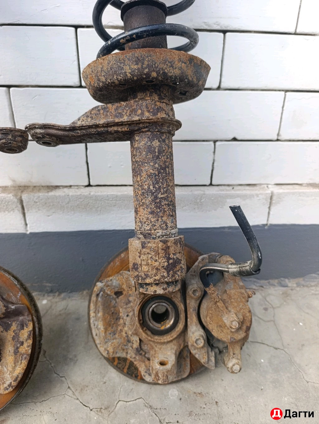 Стойки передние Daewoo Nexsia в сборе