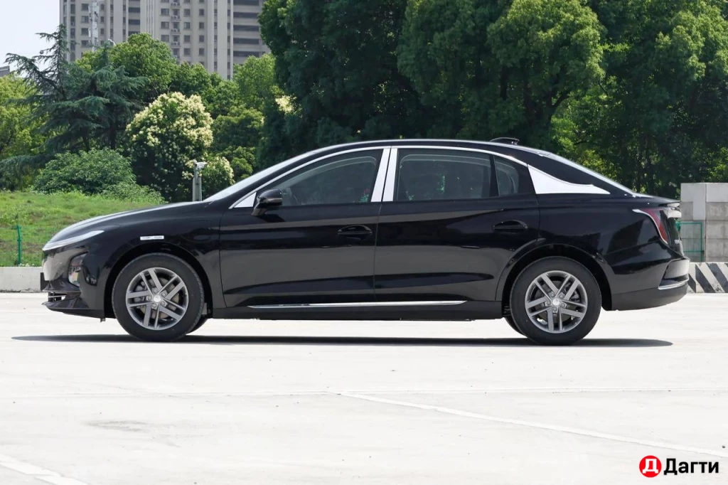 Hongqi E-QM5, 2025 года