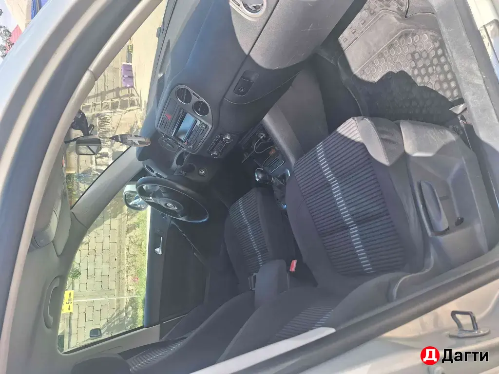 Volkswagen Tiguan, 2011 года