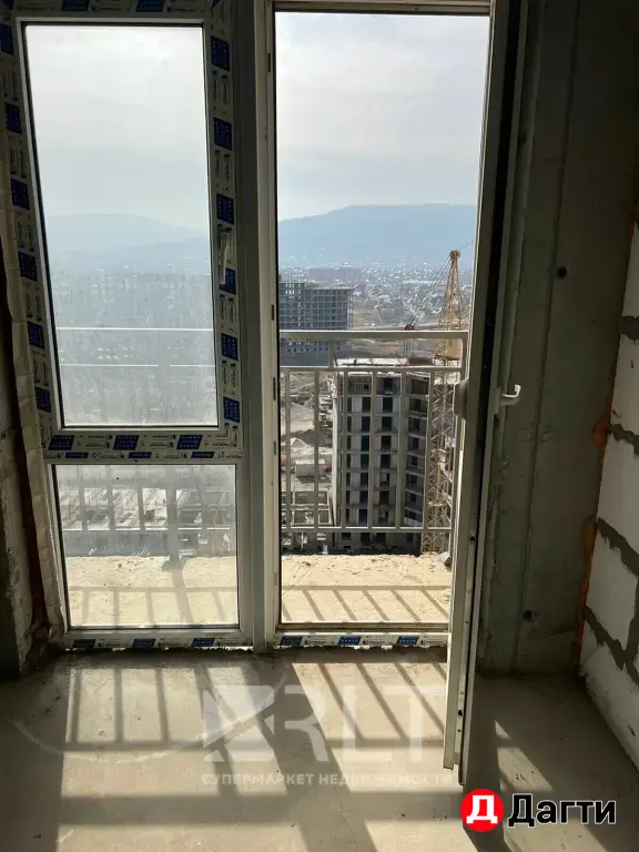 Продается трехкомнатная квартира общей площадью 88,6 квадратных метра.