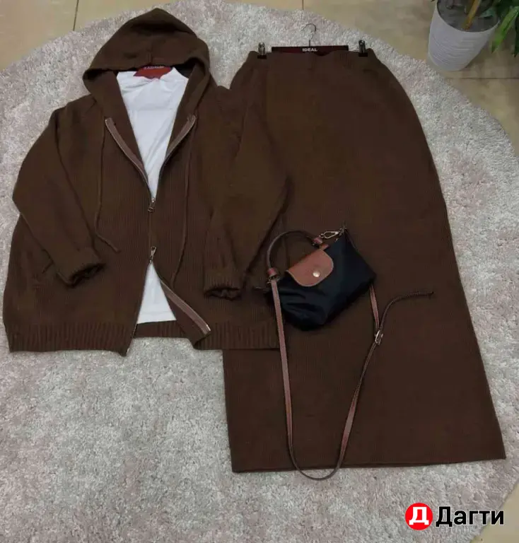 двойка кардиган на молнии и юбка