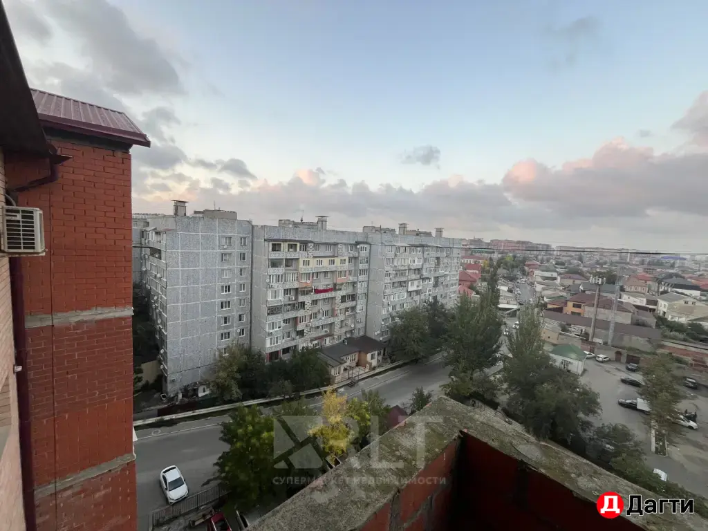 Продается трехкомнатная квартира по улице Зои Космодемьянской площадью 95 м2