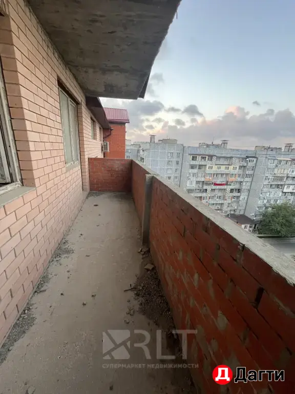 Продается трехкомнатная квартира по улице Зои Космодемьянской площадью 95 м2