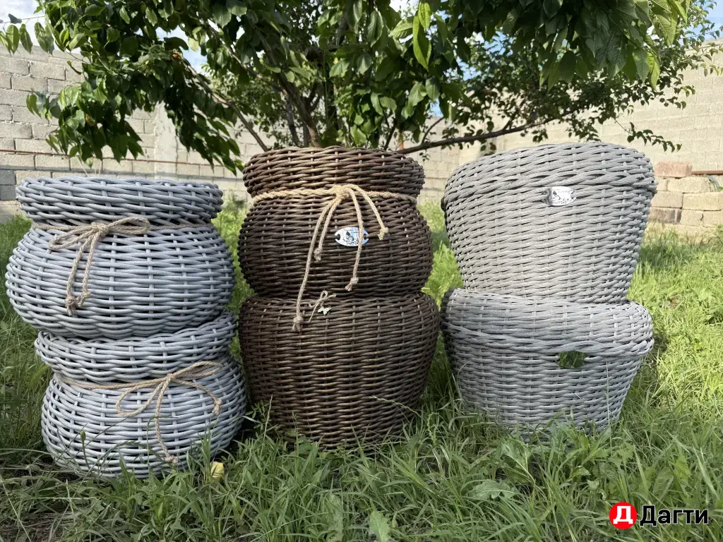 Кашпо из искуственного ротанга