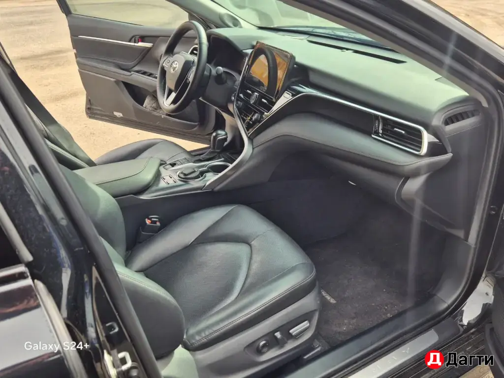 Toyota Camry, 2023 года