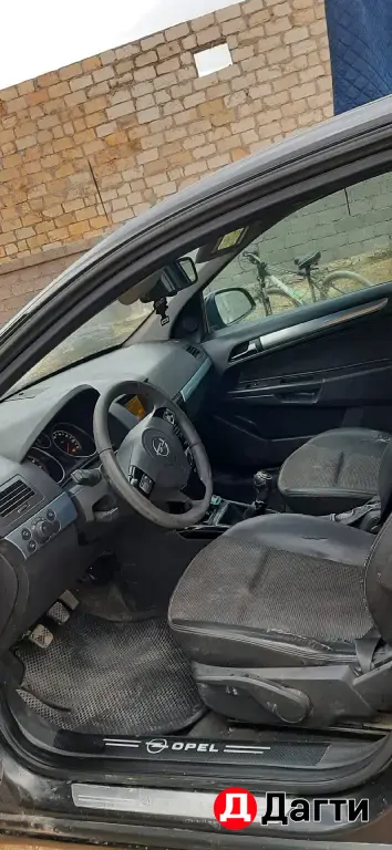 Opel Astra, 2010 года