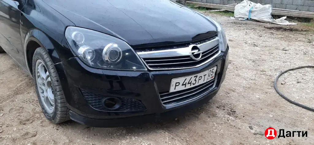 Opel Astra, 2010 года