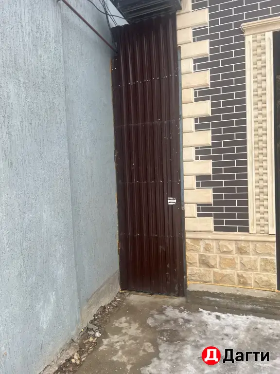 комната отдельный вход баня туалет во дворе двор закрытый не Проходной