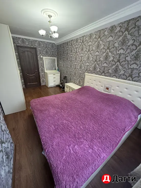 продается спальный гарнитур