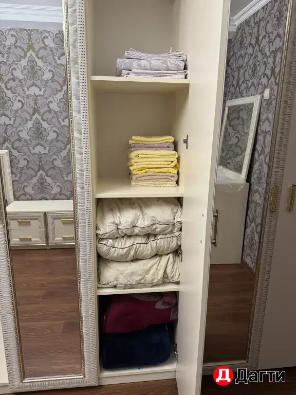 продается спальный гарнитур
