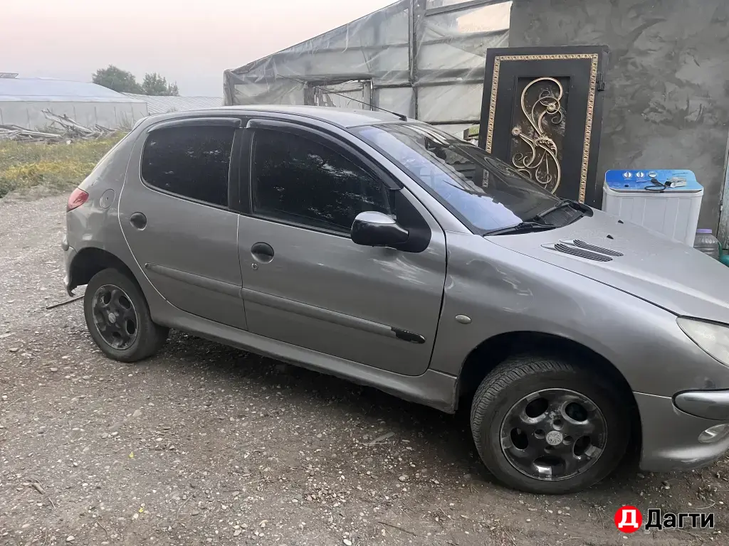 Peugeot 206, 2001 года