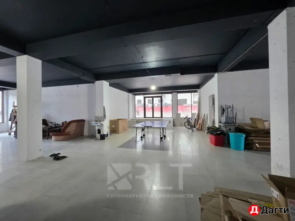 Сдается в аренду перспективное коммерческое помещение на первом этаже жилого дома, общей площадью 280м2. Улица Каримова, в районе редукторного кольца.