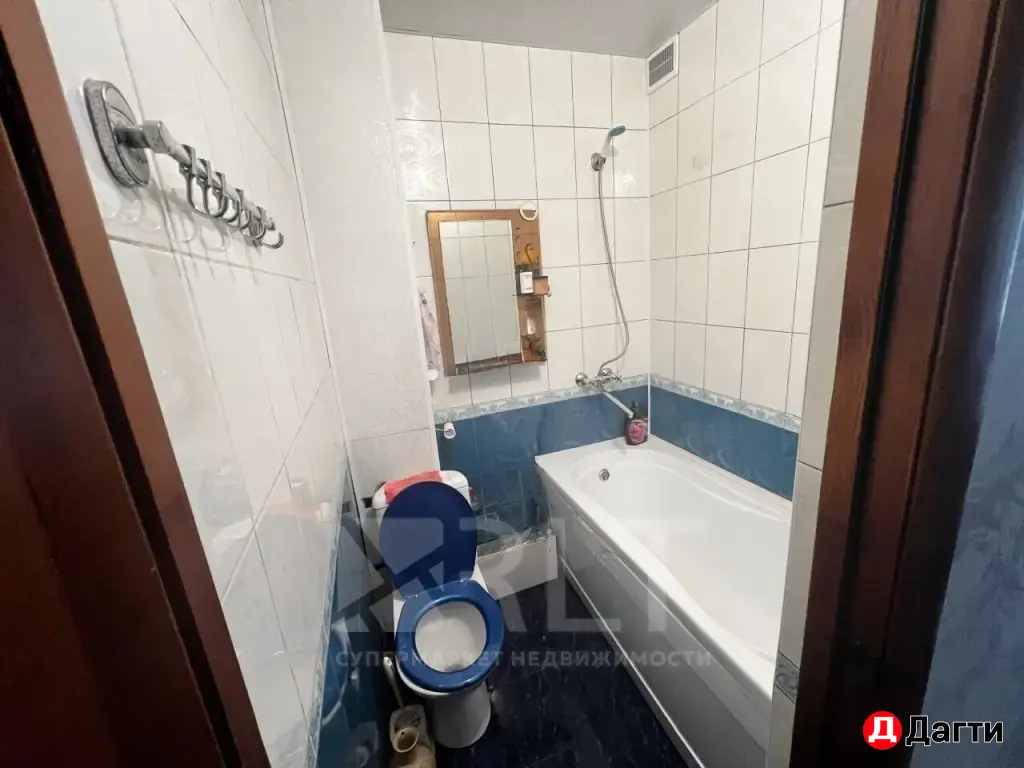 Продается уютная 4-х комнатная квартира по улице Абдулхакима Исмаилова (бывш. Энгельса) на 1-м этаже 5-этажного дома.