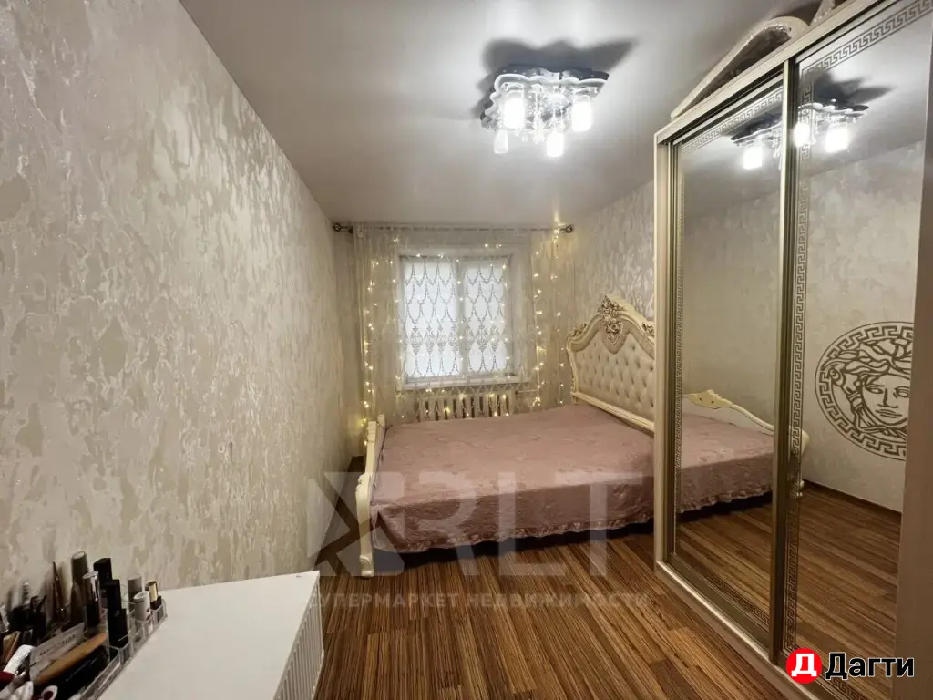 Продается уютная 4-х комнатная квартира по улице Абдулхакима Исмаилова (бывш. Энгельса) на 1-м этаже 5-этажного дома.