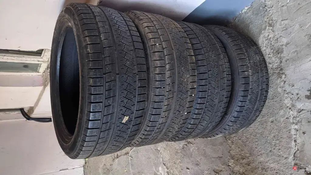 зимние шины 235/45/18