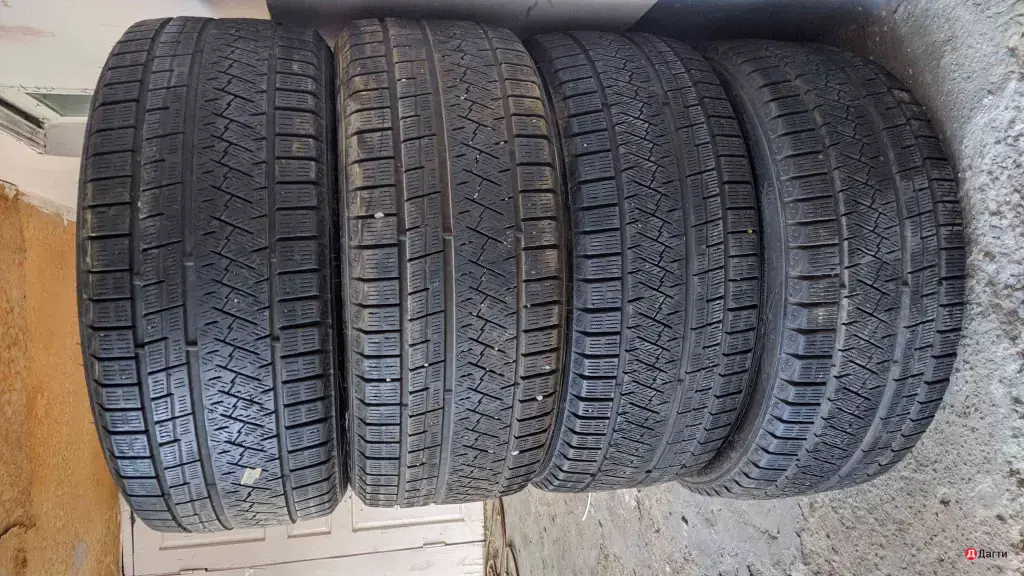 зимние шины 235/45/18