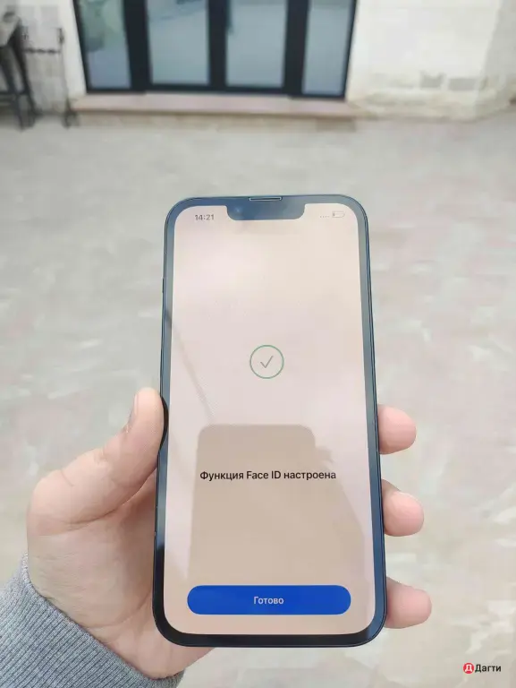 IPhone 13, 256 гб, чёрного цвета