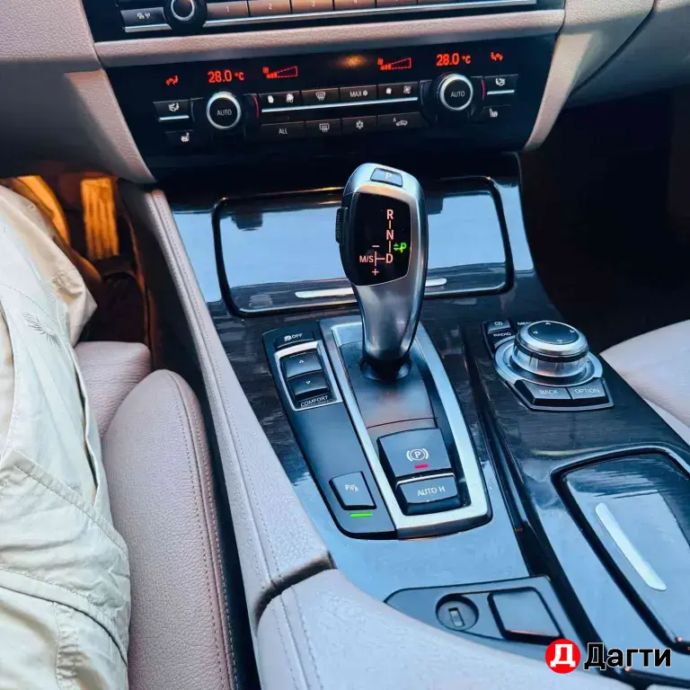 BMW 5 серии, 2011 года