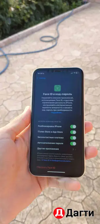 iPhone XR на 64 Гб